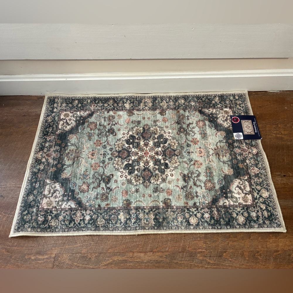 Washable 20 x 30 Elegant Accent Rug